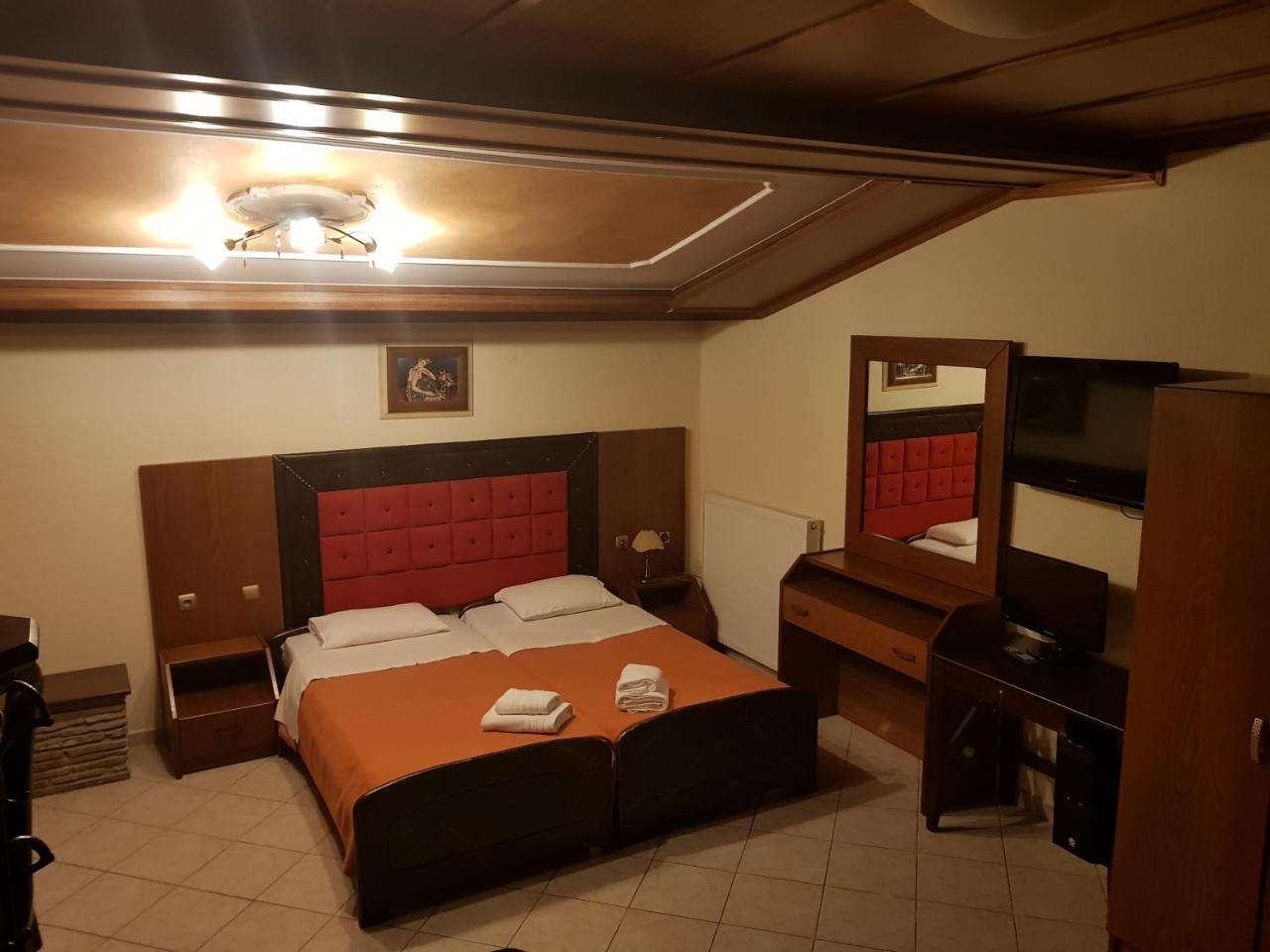 Hotel Παραδοσιακο Loutraki  Exterior photo