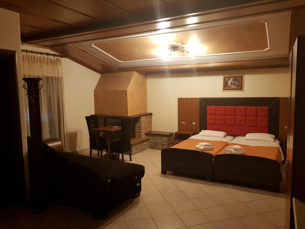 Hotel Παραδοσιακο Loutraki  Exterior photo